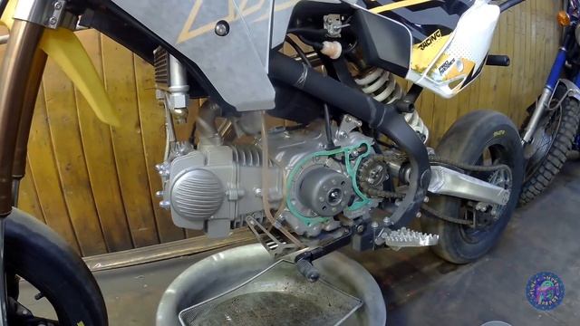 Типично СЛОМАННЫЙ С ЗАВОДА ПитБайк ДЖАЗ смотреть онлайн