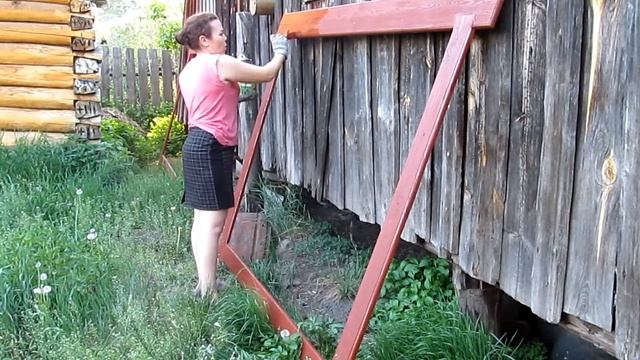 ВЛОГ/Крашу наличники, поливаю грядки, показываю перегородку на кухне.#мамаджедай, #деревенскиебудни смотреть онлайн