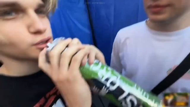 СКАЛЛИ МИЛАНО И АГЛИСТЕФАН ДУЮТ ГАЗ смотреть онлайн