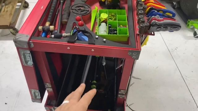 Magic Tool Box, Turns Dents into Dollars? смотреть онлайн