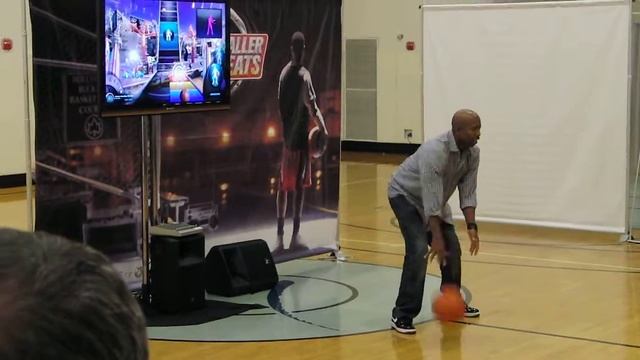 NBA Legend Kenny Smith Demos NBA Baller Beats Xbox 360 Kinect Game at NYC Press Conference смотреть онлайн