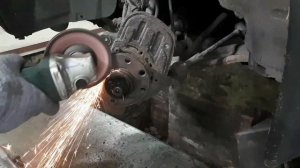 Opel Meriva замена передних тормозных дисков и колодок