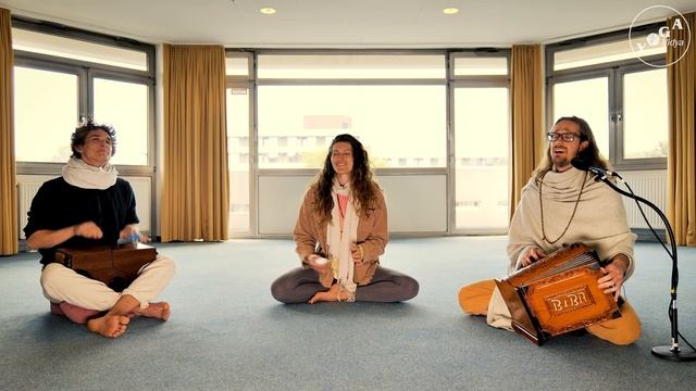 Om Gam Ganapataye Namaha by Shankara feat Mantra Circle смотреть онлайн