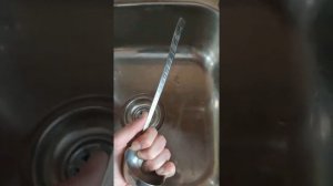 ЛайфХак: Чем завернуть и затянуть выпуск сифона для раковины, если нет ключа.