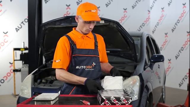 Kako zamenjati zračni filter motorja TOYOTA COROLLA VERSO 2 Vodič | Autodoc смотреть онлайн