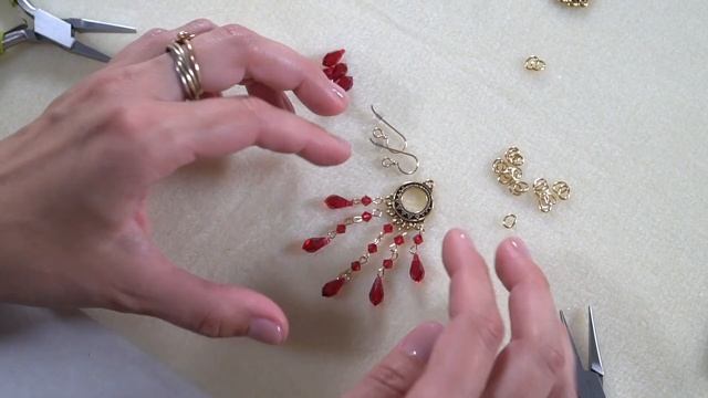 Как сделать серьги в восточном стиле (с каскадом кристаллов Swarovski) смотреть онлайн