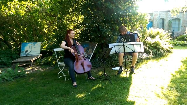 AVE MARIA (Caccini) im Künstlergarten - Cello & Akkordeon смотреть онлайн