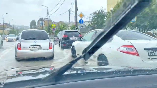 Анапа. Ситуации на автомобильных дорогах в Анапе во время сильных дождей. Август 2021 г. смотреть онлайн