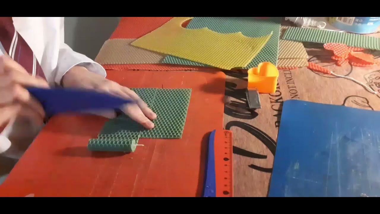 Изготовление свечи из вощины.Отрывок из мастер-класса по изготовлению свечки - розы ))) candles