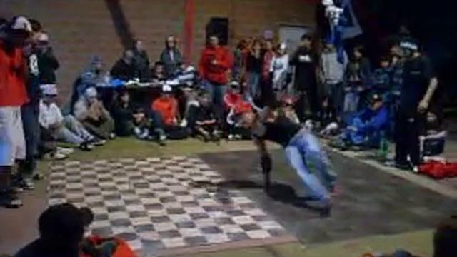 Triple S Team (BBoy Ariez - BBoy Twister) Vs Kamikazes (BBoy Alan - BBoy Liso) смотреть онлайн