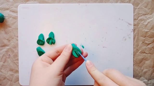 Лепим лягушонка из пластилина смотреть онлайн