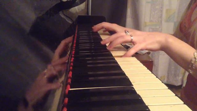 Система играет на пианино ей 18лет❤️ смотреть онлайн