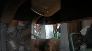 Сверлим дренажное отверстие в глушителе.