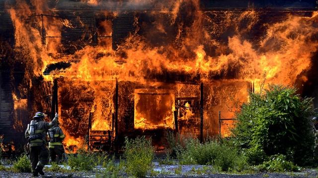 Почему горящий керосин нельзя тушить водой