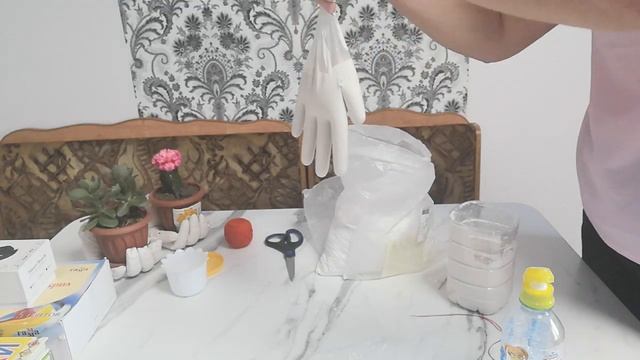 Оригинальный подсвечник или подставка для горшка в виде руки