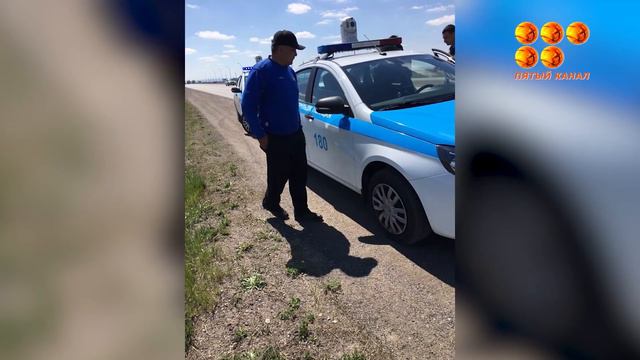 Водитель самосвала вывалил мусор, очевидцы сняли происходящее на видео и сообщили в районный акимат смотреть онлайн