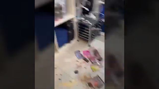 Prank War Mommy Toni Fowler Vs. Daddy Rob Moya смотреть онлайн