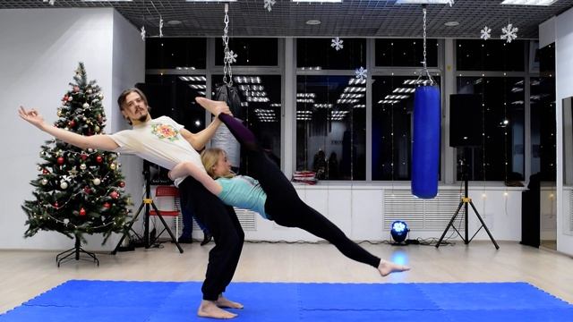 Парная йога. Огневы Евгений и Дарья. Показательное выступление смотреть онлайн