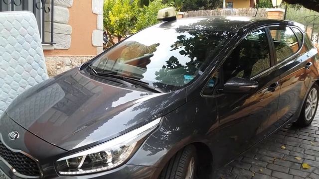 Kia ceed con rotativo de led azules смотреть онлайн