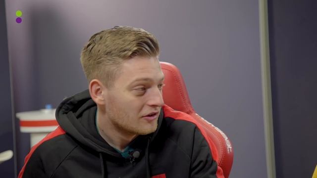 E-sporter DANI HAGEBEUK geeft TOUR bij AJAX | GAME CAVES #S2E5 смотреть онлайн