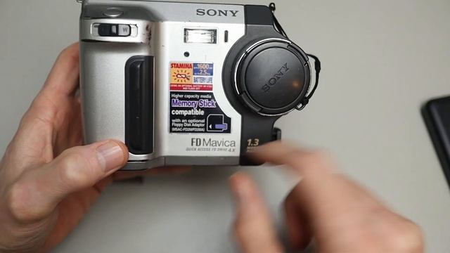 This Camera Stores 6 Photo's On A FLOPPY!