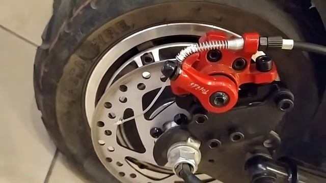 Задние тормоза на Kugoo M4.