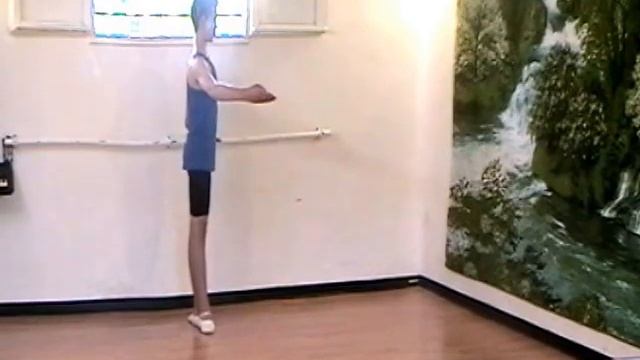 Rond de jambe par terre en dehors и en dedans смотреть онлайн