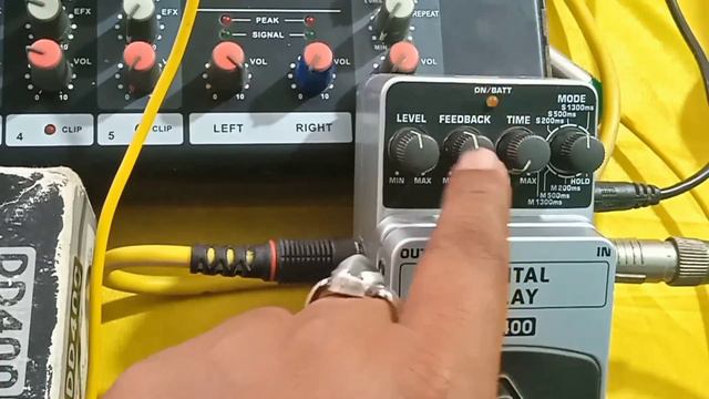 Behringer DD400 Digital Stereo Delay/Echo Effects Pedal Full Details смотреть онлайн