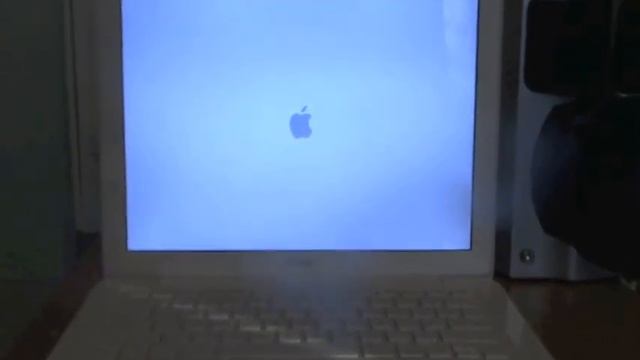 White MacBook UnBoxing, Late 2009 Model смотреть онлайн