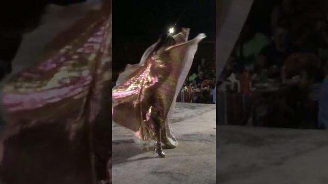 Girl's dance in Dubai desert смотреть онлайн