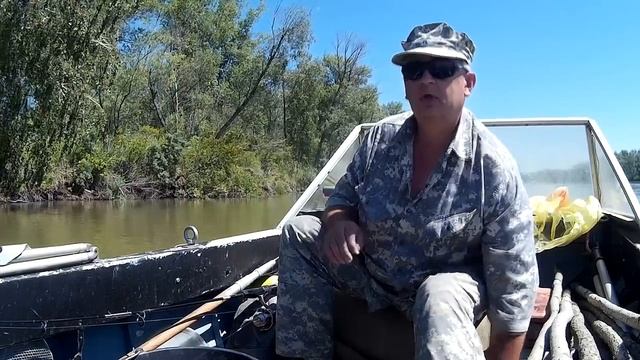 НА РЫБАЛКУ - Ловля на фидер с лодки по мутной воде смотреть онлайн