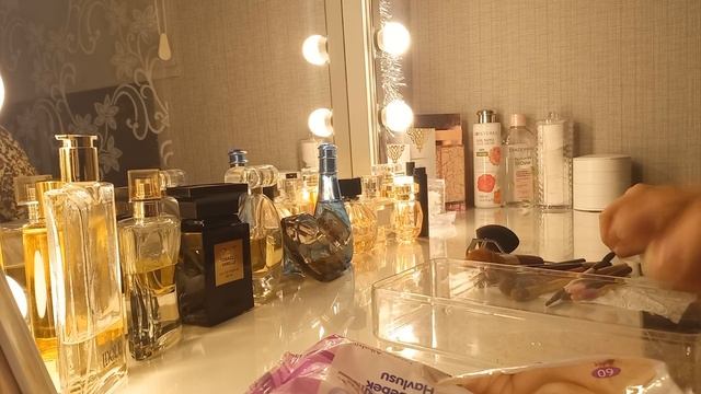 Perfume árabe, Lápiz Labial, Rubor, Polvo, Rímel, Sombra De Ojos, Lápices??