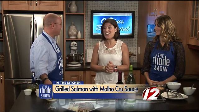 Grilled salmon with molho cru sauce смотреть онлайн