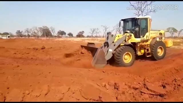 Volvo L90 na curva base larga..!! смотреть онлайн