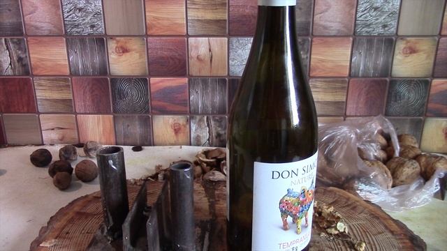 Как легко колоть твёрдые грецкие орехи любых размеров. Универсальный орехкол смотреть онлайн