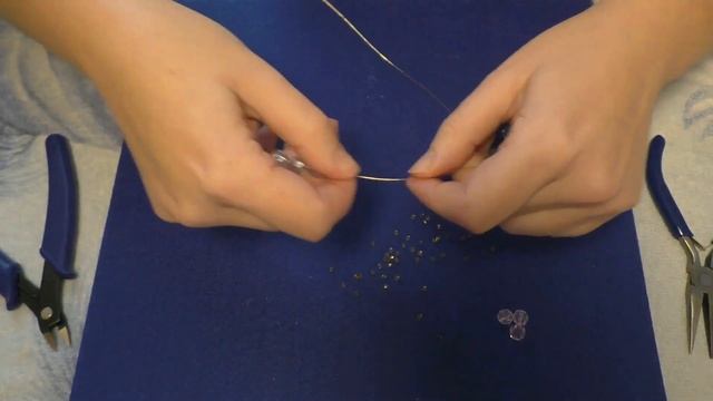 Новый год: Яркие серьги своими руками из бусин и проволоки в подарок или для себя / мастер-класс DI смотреть онлайн