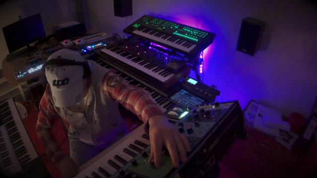 Ambient Berlin School with Grandmother / System 8 / Prophet 08 #berlinschool #moog #roland #ambient смотреть онлайн