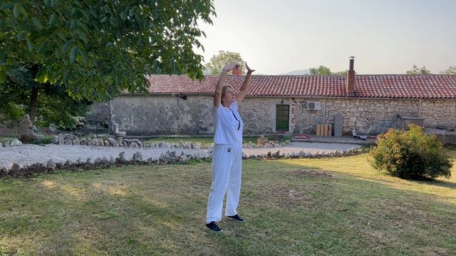 QiGong - Basic Exercises - Two Hands Hold Up The Heavens