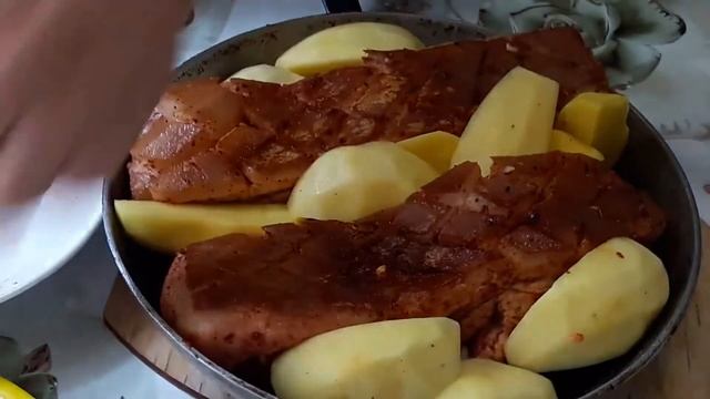 Свиная грудинка с картофелем в духовке смотреть онлайн