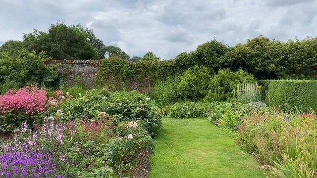 Vlog 77 - English gardens inspired by Gertrude Jekyll - Barrington Court смотреть онлайн