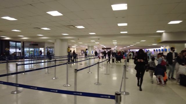 Walking Newark Liberty International Airport (EWR) Terminal C in February 2022 смотреть онлайн