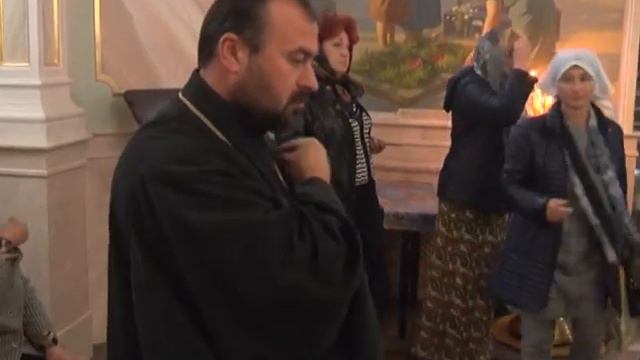 Панихиды по погибшим в керченском политехническом колледже проходят по всему Крыму смотреть онлайн