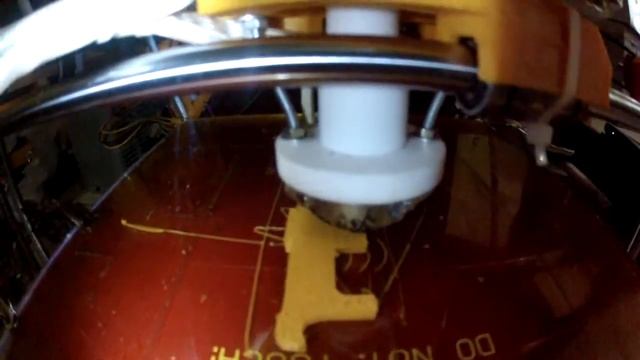 3Д принтер Prusa печатает деталь смотреть онлайн