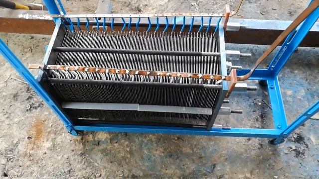 Как сделать газ из воды. Сварочный аппарат на воде. Электролизёр. смотреть онлайн