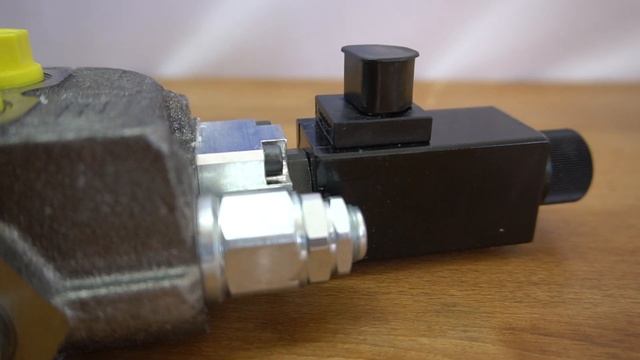 1 section Monoblock Hydraulic valve Ebi ECM08B 12V 140 bar Ports 3/8 BPP 50l смотреть онлайн