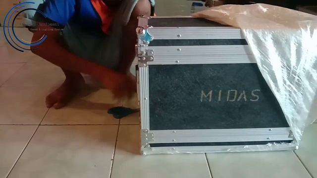 Midas DL32-/Snack Cable Digital- Unboxing Equipment Chord 7
