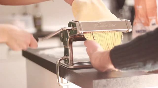 СУПЕР ПРОСТОЙ РЕЦЕПТ СПАГЕТТИ КАРБОНАРА С ДОМАШНЕЙ ПАСТОЙ // SELF MADE PASTA смотреть онлайн