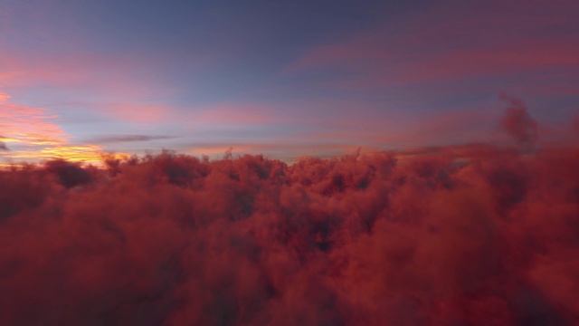Полёт В Облаках На Закате. Бесплатный Видео Футаж. Бесконечный Бесшовный цикл смотреть онлайн