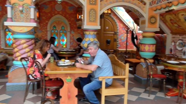 Fairytale cafe. A great place to eat in Smolensk смотреть онлайн
