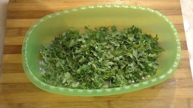 ХОЛОДЕЦ С ЗЕЛЕНЬЮ ! ПРОСТО И ВКУСНО ! #холодец #какприготовитьхолодец #рецепт #студень смотреть онлайн